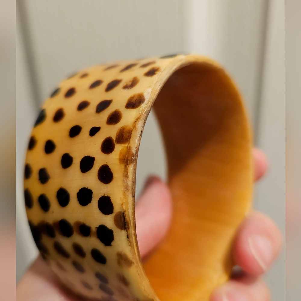 Antique Natural Horn Lacquered Bracelet - Picture 6 of 12